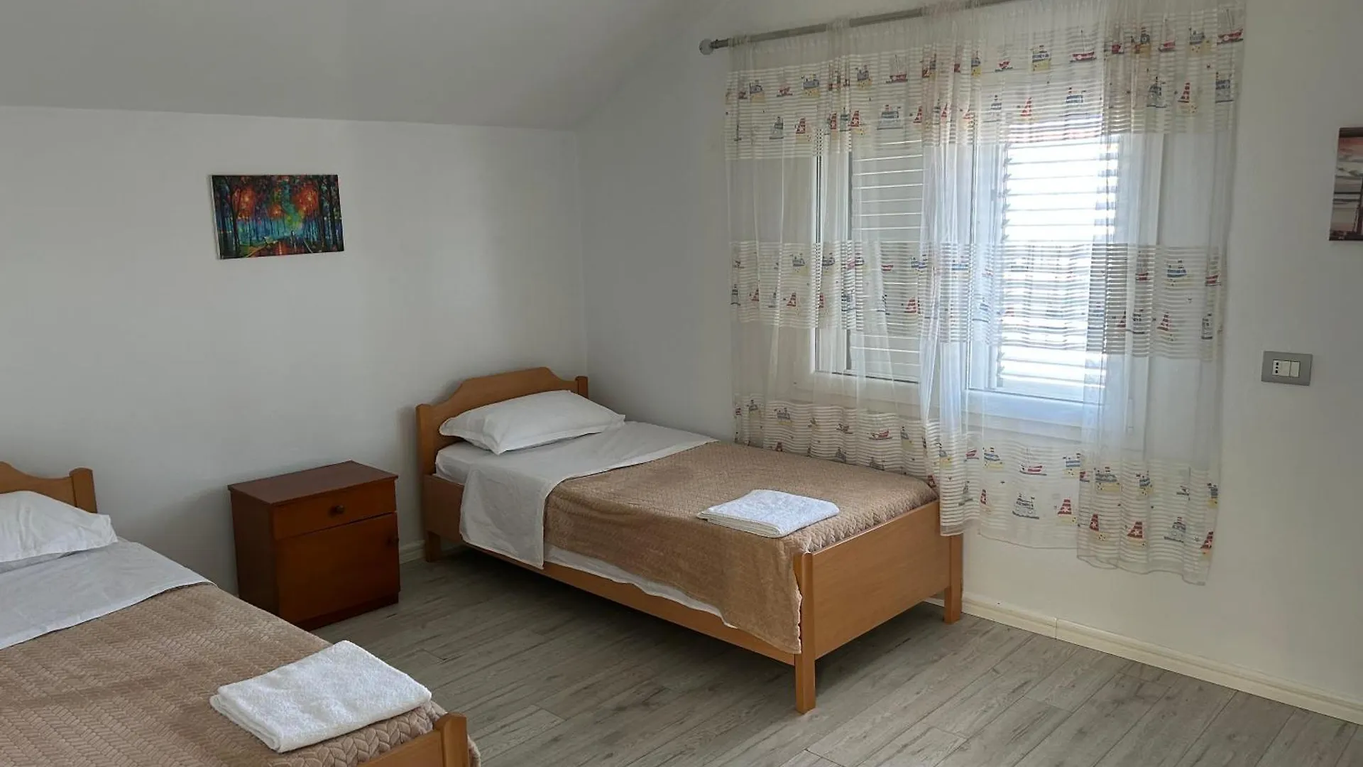 게스트하우스 Henri'S Apartament Durrës