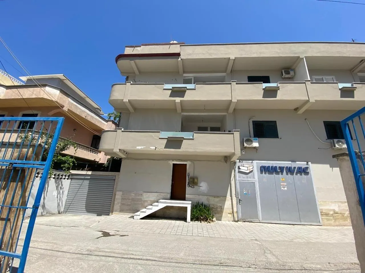 Henri'S Apartament Durres