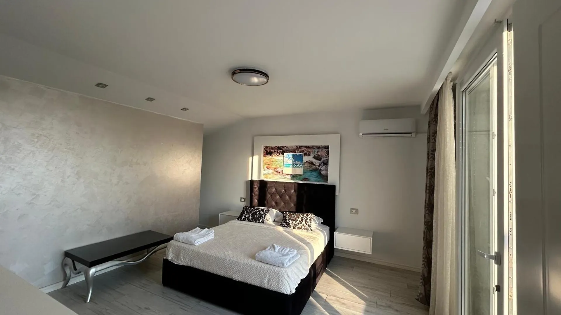 Henri'S Apartament Durres 0*,  Albania