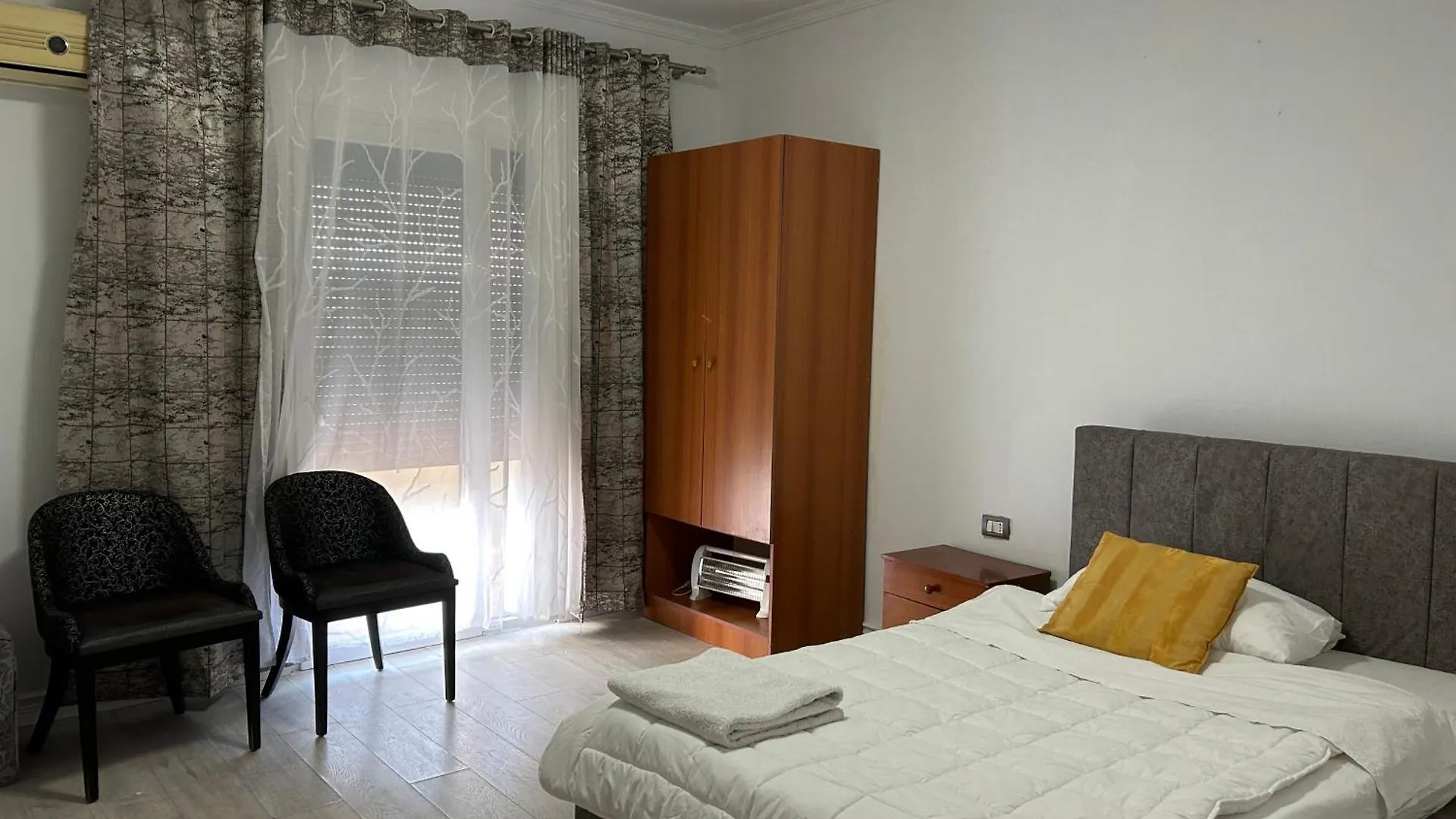Henri'S Apartament Durres