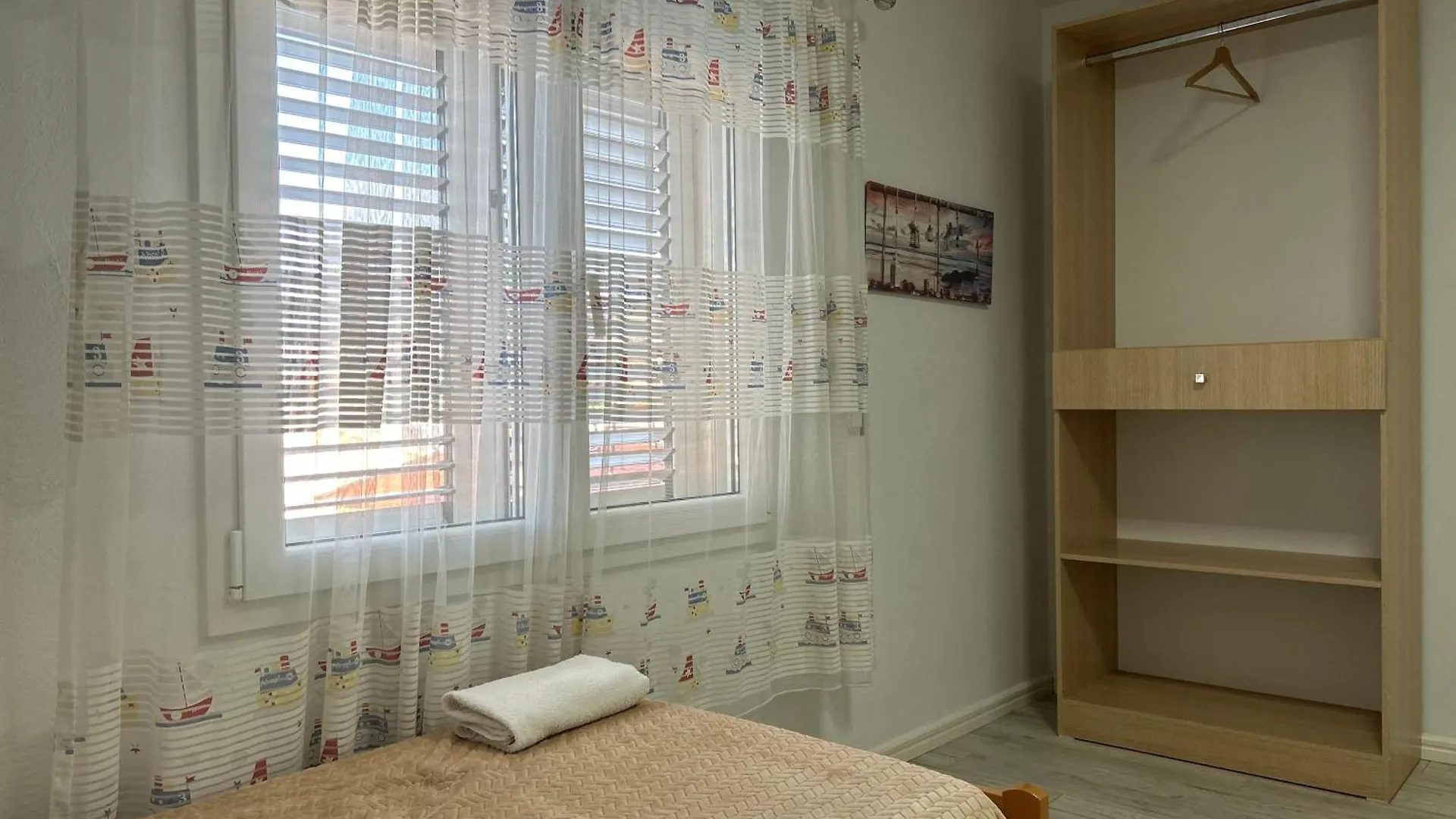 Henri'S Apartament Durres
